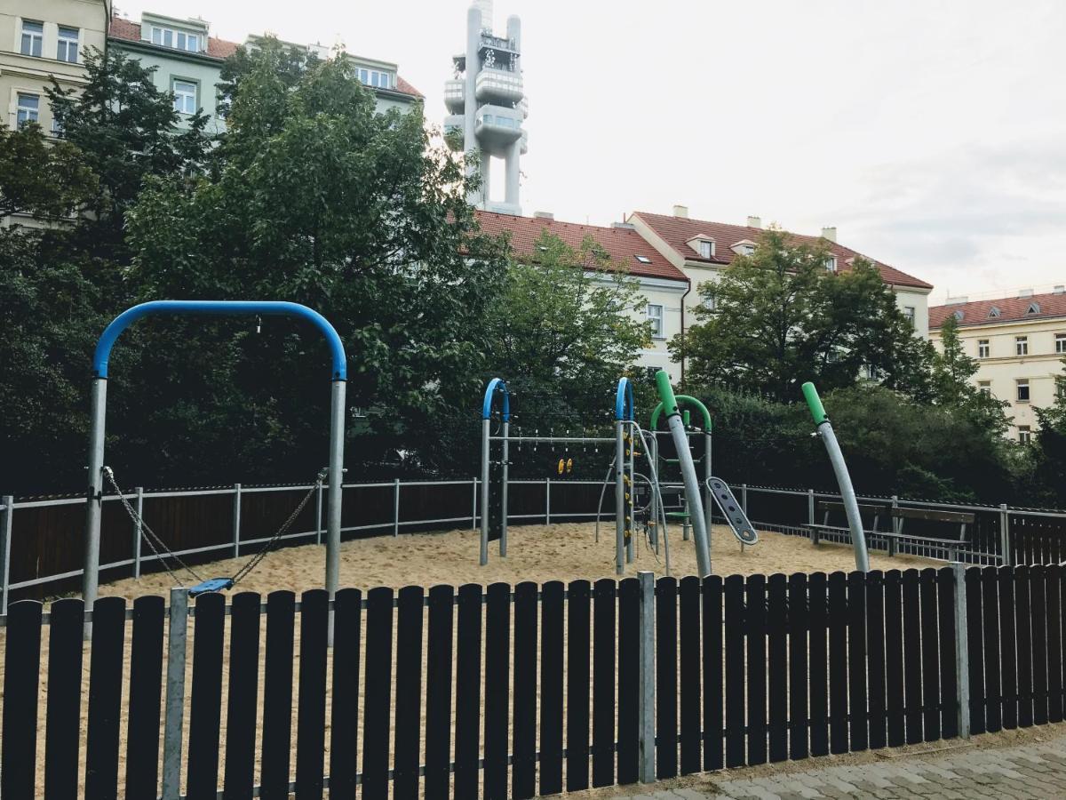 Modern Futuristic Apartment / Žižkov TV Tower + Metro Station Prag Exterior foto